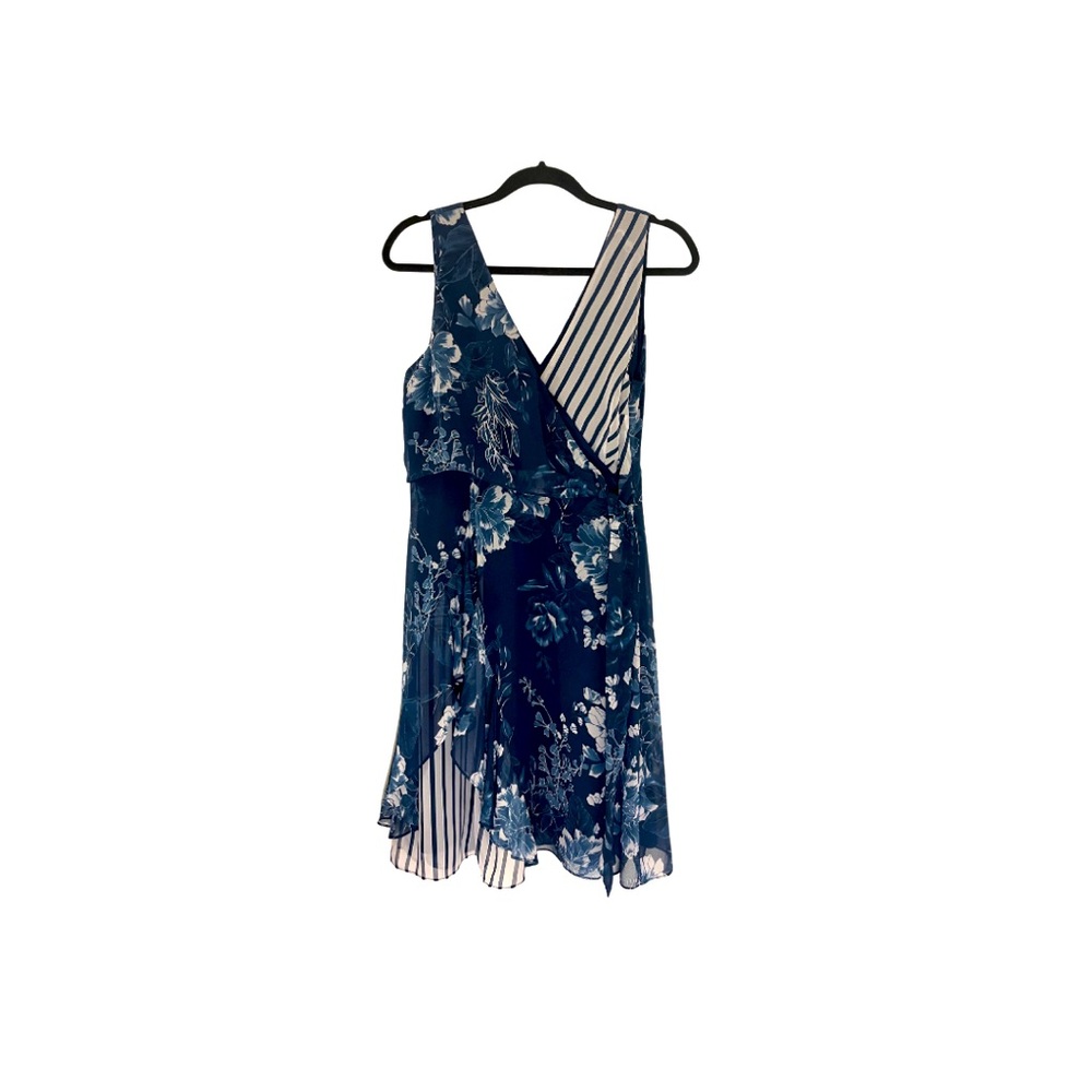 I.N.C Internacional Concepts Women’s Floral Blue/ White. SZ.10 Casual Dress.
